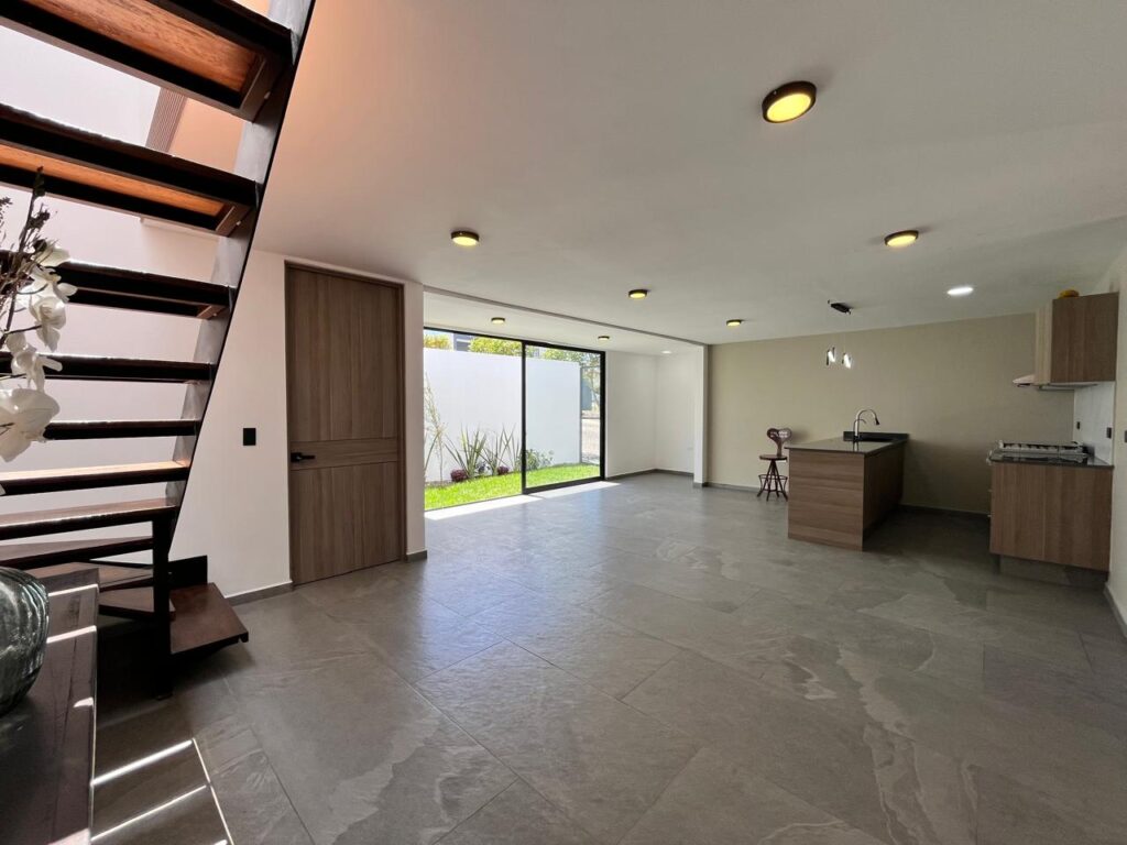 Casa en venta con 3 recámaras y recámara en planta baja Parque Aguascalientes Puebla, Lomas de Angelópolis