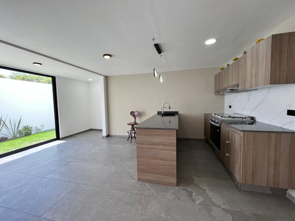 Casa en venta con 3 recámaras y recámara en planta baja Parque Aguascalientes Puebla, Lomas de Angelópolis