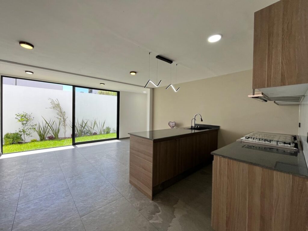 Casa en venta con 3 recámaras y recámara en planta baja Parque Aguascalientes Puebla, Lomas de Angelópolis