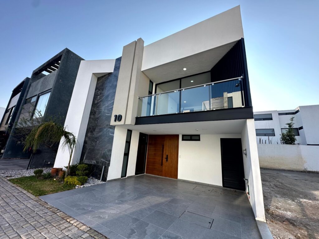 Casa en venta 4 recámaras Lomas de Angelópolis Puebla