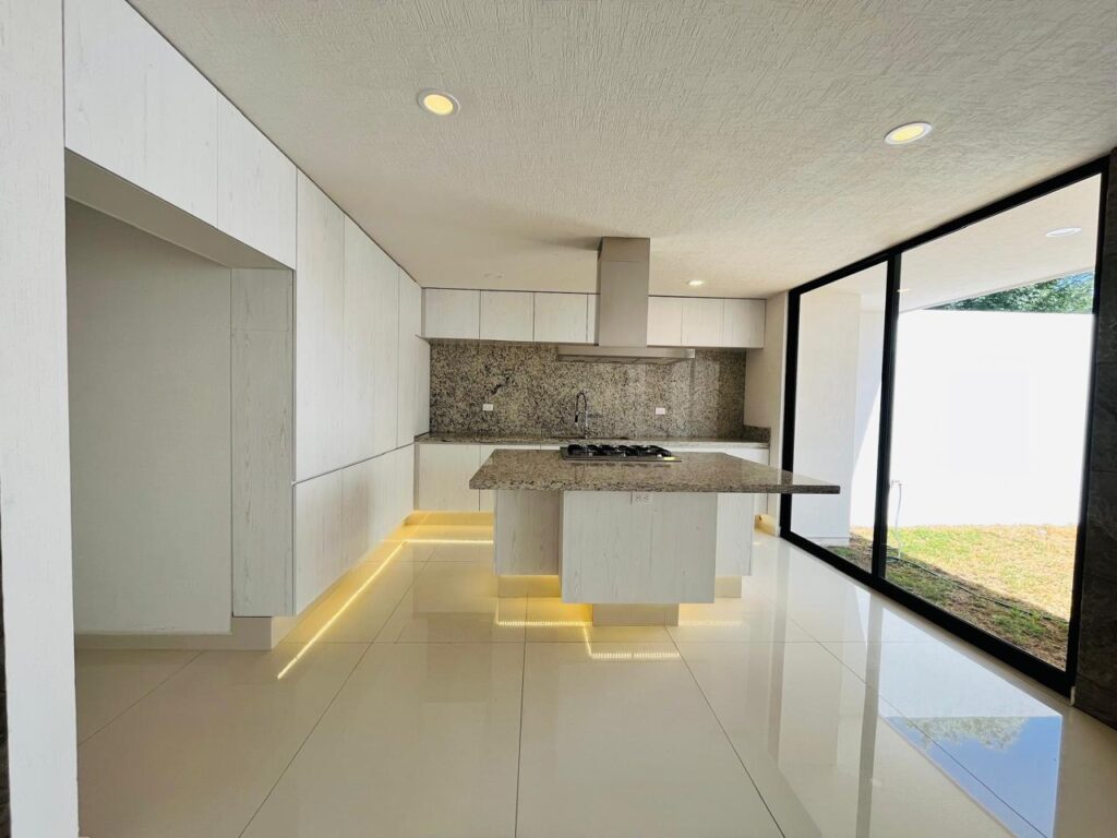 Casa en venta 4 recámaras Lomas de Angelópolis Puebla Parque Sonora