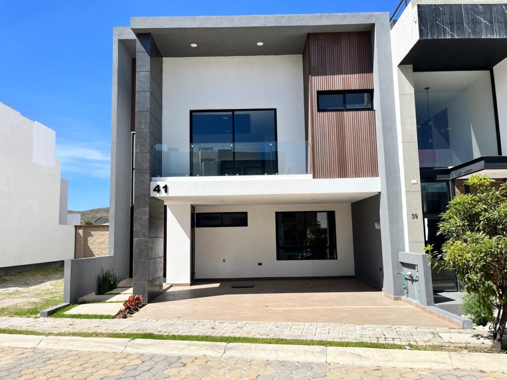 Casa en venta de 4 recámaras Lomas de Angelópolis Puebla
