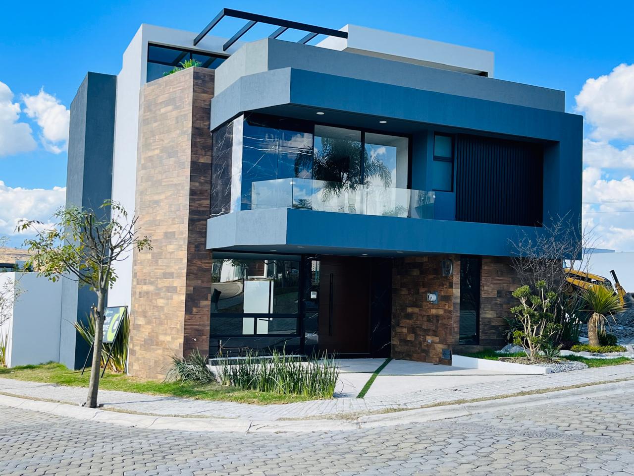 Casa en venta 4 recámaras en esquina Lomas de Angelópolis Puebla