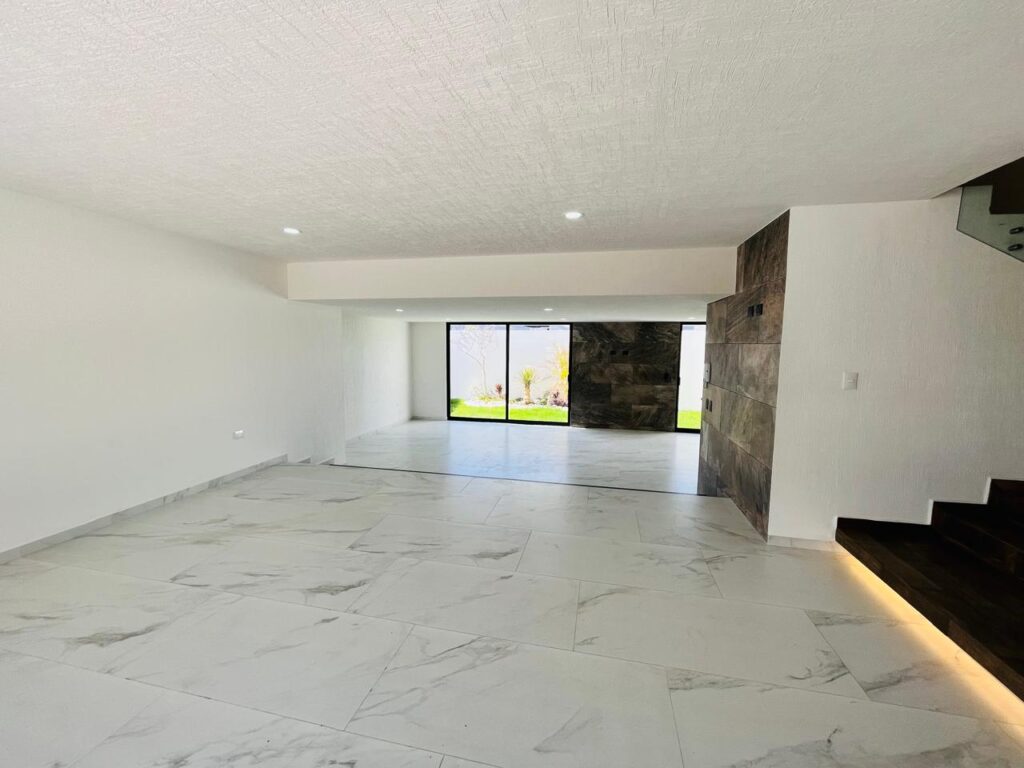 Casa en venta 4 recámaras en esquina Lomas de Angelópolis Puebla