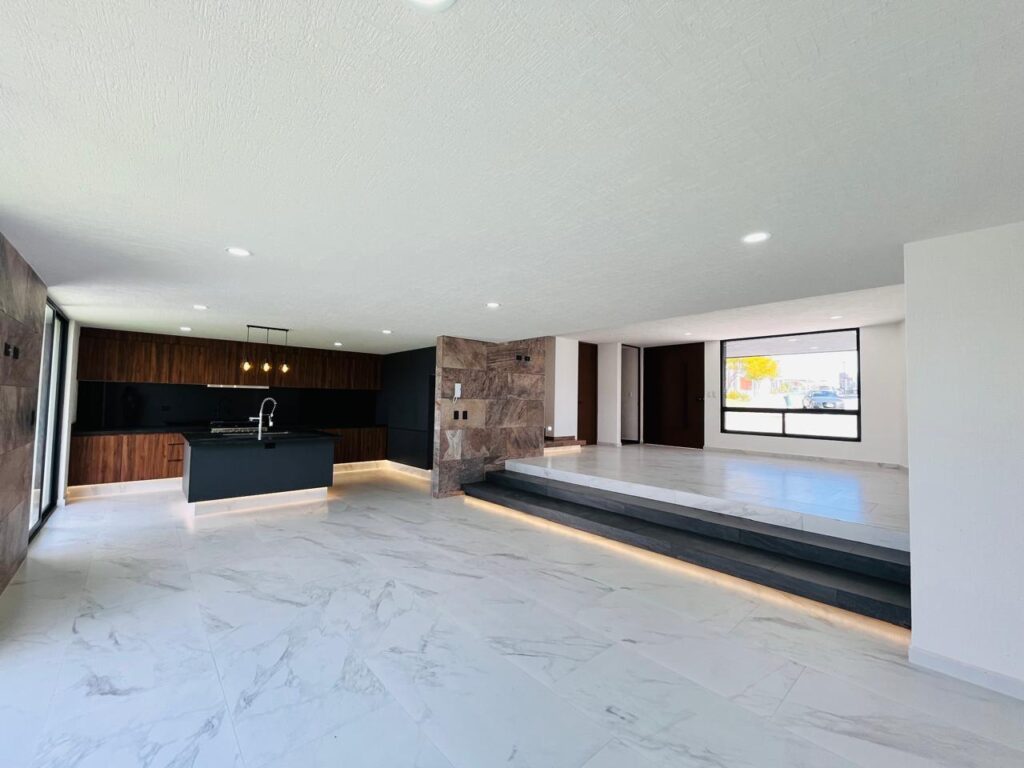 Casa en venta 4 recámaras en esquina Lomas de Angelópolis Puebla