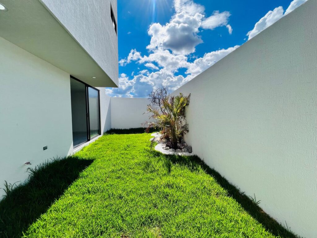 Casa en venta 4 recámaras en esquina Lomas de Angelópolis Puebla