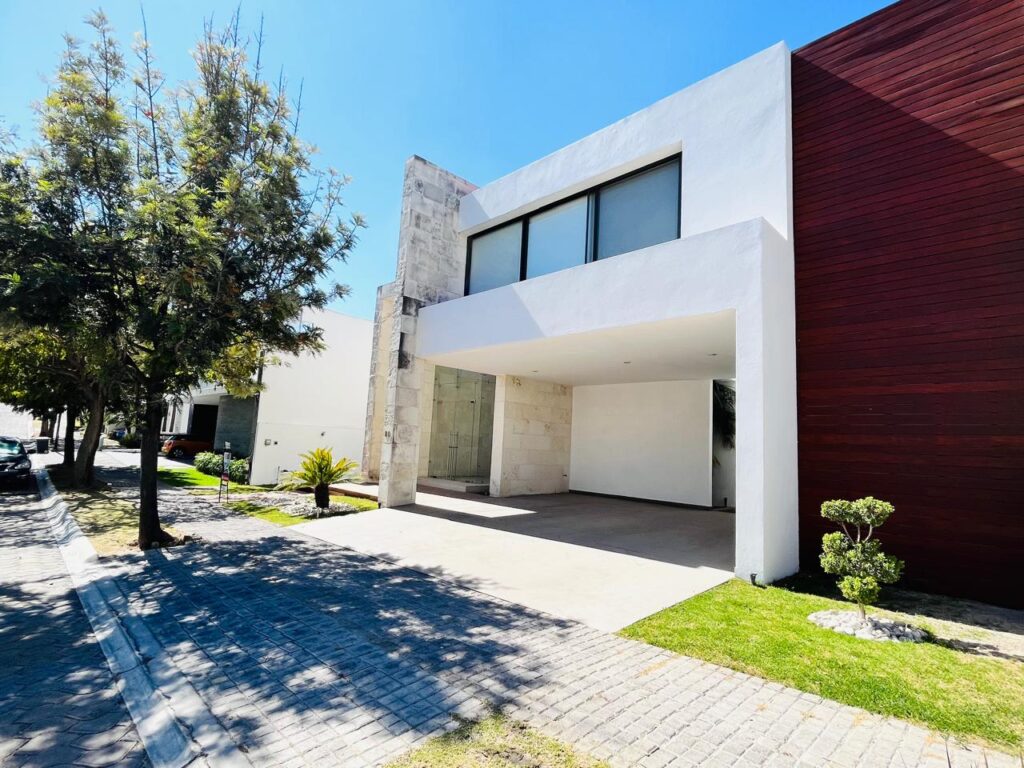 Casa en venta 3 recámaras Lomas de Angelópolis Puebla