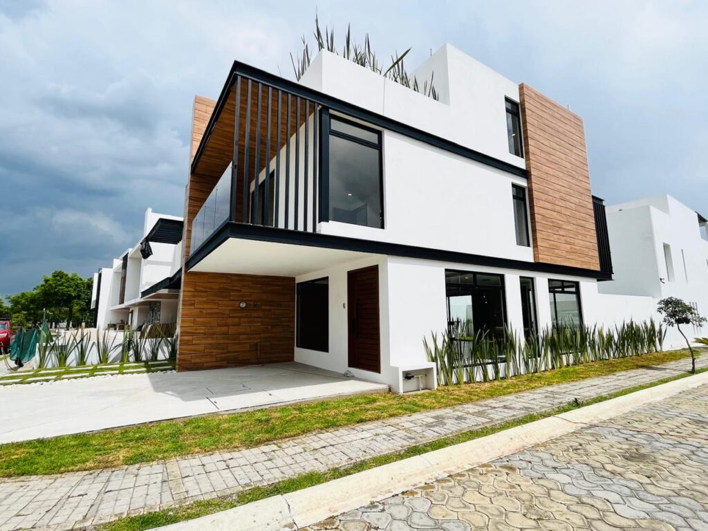 Casa en venta 4 recámaras Parque Chiapas Lomas de Angelópolis Puebla