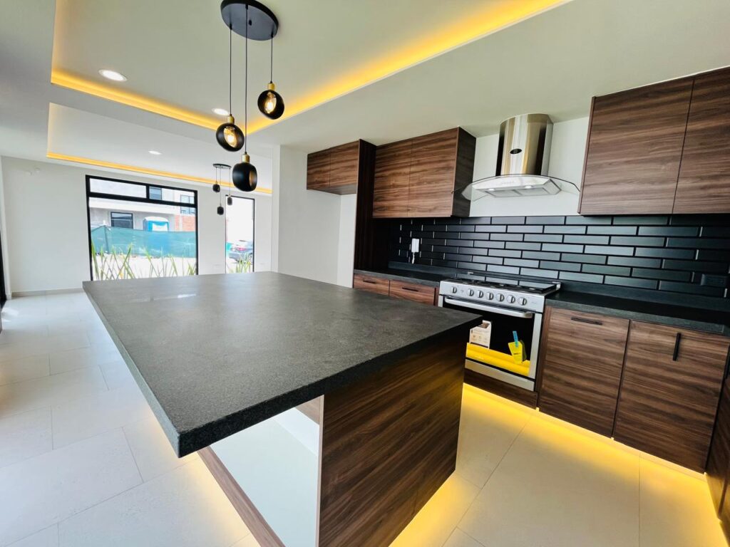 Casa en venta 4 recámaras Parque Chiapas Lomas de Angelópolis Puebla