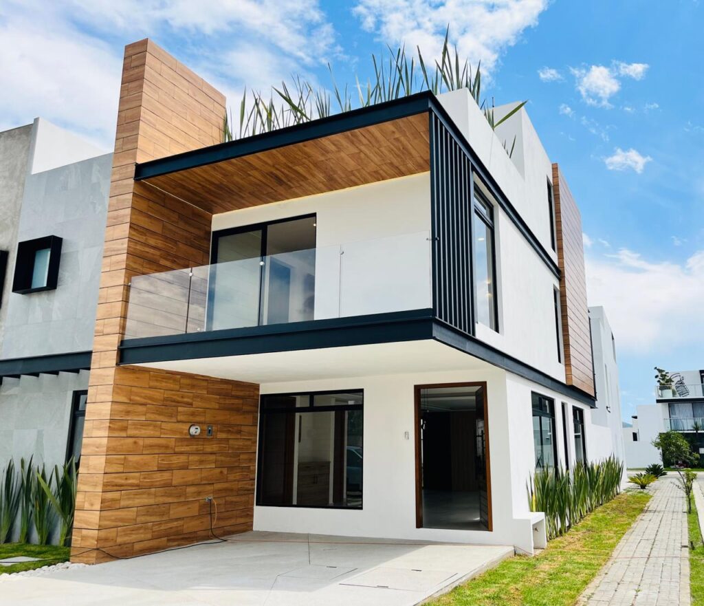 Casa en venta 4 recámaras Parque Chiapas Lomas de Angelópolis Puebla