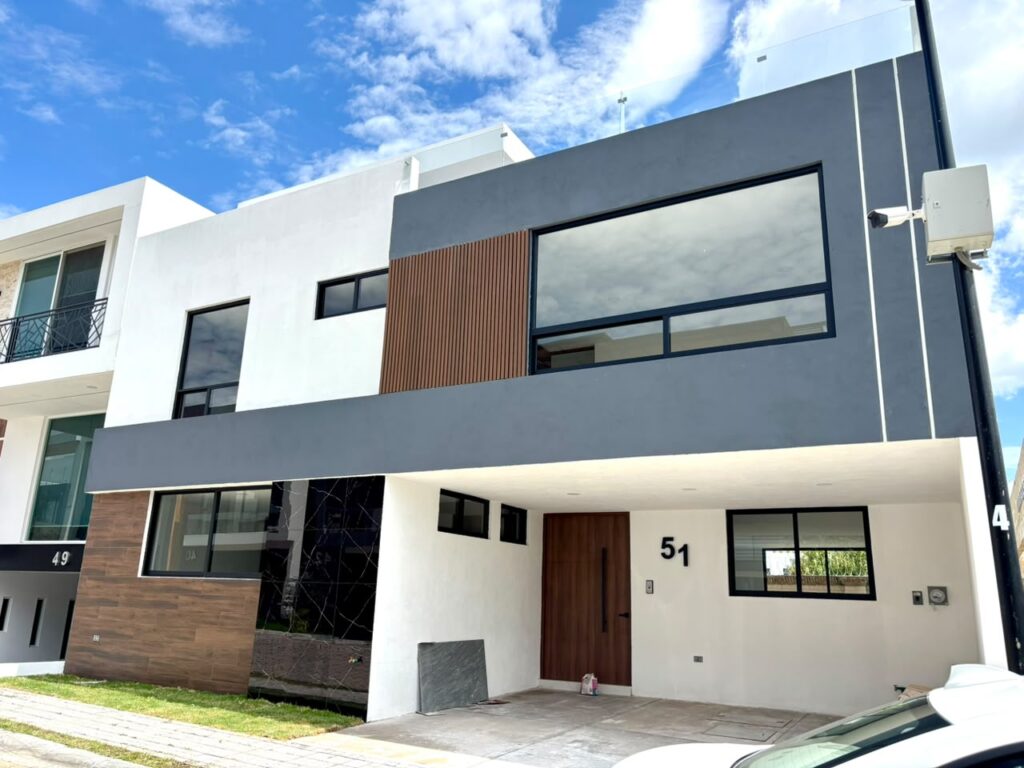 Casa en venta Parque Tlaxcala con 4 recámaras Lomas de Angelópolis Puebla